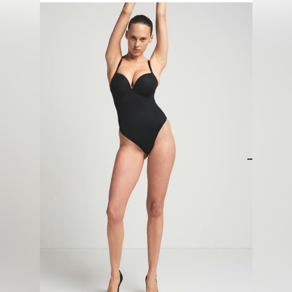 SKIMS Ultimate Body PUSH-UP THONG BODYSUIT size small